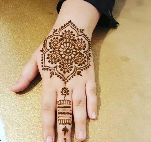 纹身的网红吃瓜图片,揭秘娱乐圈幕后真相 第2张 纹身的网红吃瓜图片,揭秘娱乐圈幕后真相 第2张