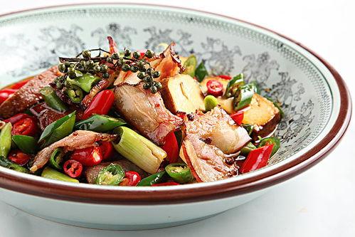 老腊肉免费吃瓜,畅享夏日瓜果盛宴  第2张